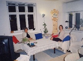 Janet og Hild i Jernbanegade 4A i Kbenhavn, 1999.