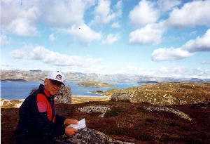 Olav med god utsikt p hgheia i Hordaland, 1998.